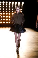 サンローラン 2015-16年秋冬コレクション - パーティーガールは、パンク・ロックの夢をみる｜写真20