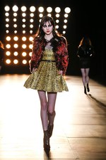 サンローラン 2015-16年秋冬コレクション - パーティーガールは、パンク・ロックの夢をみる｜写真22