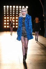 サンローラン 2015-16年秋冬コレクション - パーティーガールは、パンク・ロックの夢をみる｜写真39