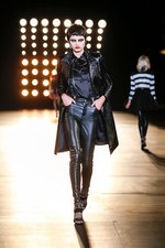 サンローラン 2015-16年秋冬コレクション - パーティーガールは、パンク・ロックの夢をみる｜写真45