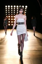 サンローラン 2015-16年秋冬コレクション - パーティーガールは、パンク・ロックの夢をみる｜写真51