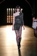 サンローラン 2015-16年秋冬コレクション - パーティーガールは、パンク・ロックの夢をみる｜写真52