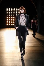 サンローラン 2015-16年秋冬コレクション - パーティーガールは、パンク・ロックの夢をみる｜写真57
