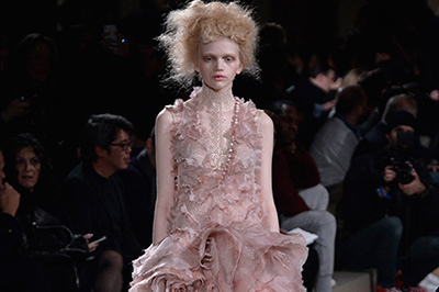 2015-16年秋冬パリコレクション｜アレキサンダー・マックイーン 2015-16年秋冬コレクション - 優雅に咲き、一瞬にして朽ちる薔薇