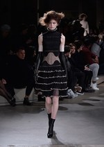 アレキサンダー・マックイーン 2015-16年秋冬コレクション - 優雅に咲き、一瞬にして朽ちる薔薇｜写真9