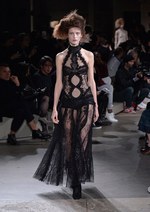 アレキサンダー・マックイーン 2015-16年秋冬コレクション - 優雅に咲き、一瞬にして朽ちる薔薇｜写真32