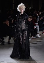 アレキサンダー・マックイーン 2015-16年秋冬コレクション - 優雅に咲き、一瞬にして朽ちる薔薇｜写真36