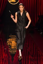 ケイタマルヤマ2015-16年秋冬コレクション - オリエンタルな装いに、夜の香りをまとわせて｜写真1