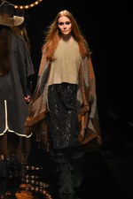 ケイタマルヤマ2015-16年秋冬コレクション - オリエンタルな装いに、夜の香りをまとわせて｜写真32