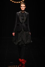 ケイタマルヤマ2015-16年秋冬コレクション - オリエンタルな装いに、夜の香りをまとわせて｜写真56