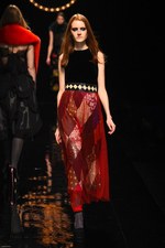 ケイタマルヤマ2015-16年秋冬コレクション - オリエンタルな装いに、夜の香りをまとわせて｜写真62