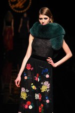 ケイタマルヤマ2015-16年秋冬コレクション - オリエンタルな装いに、夜の香りをまとわせて｜写真64