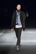 イイザ ローン 2015年秋冬コレクション - 夜のシーンにも添うリアルクローズ｜写真1