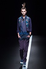 ユマ コシノ 2015-16年秋冬コレクション - かき鳴らすパンク、都会を駆け抜ける女性像｜写真1