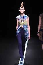 ユマ コシノ 2015-16年秋冬コレクション - かき鳴らすパンク、都会を駆け抜ける女性像｜写真7