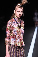 ユマ コシノ 2015-16年秋冬コレクション - かき鳴らすパンク、都会を駆け抜ける女性像｜写真10