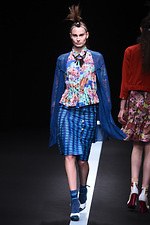 ユマ コシノ 2015-16年秋冬コレクション - かき鳴らすパンク、都会を駆け抜ける女性像｜写真16