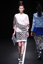 ユマ コシノ 2015-16年秋冬コレクション - かき鳴らすパンク、都会を駆け抜ける女性像｜写真20