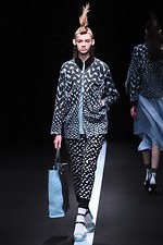 ユマ コシノ 2015-16年秋冬コレクション - かき鳴らすパンク、都会を駆け抜ける女性像｜写真24