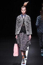 ユマ コシノ 2015-16年秋冬コレクション - かき鳴らすパンク、都会を駆け抜ける女性像｜写真25