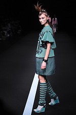 ユマ コシノ 2015-16年秋冬コレクション - かき鳴らすパンク、都会を駆け抜ける女性像｜写真30