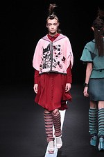 ユマ コシノ 2015-16年秋冬コレクション - かき鳴らすパンク、都会を駆け抜ける女性像｜写真31