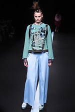 ユマ コシノ 2015-16年秋冬コレクション - かき鳴らすパンク、都会を駆け抜ける女性像｜写真32