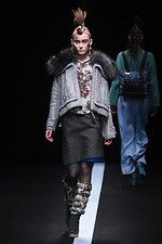 ユマ コシノ 2015-16年秋冬コレクション - かき鳴らすパンク、都会を駆け抜ける女性像｜写真33