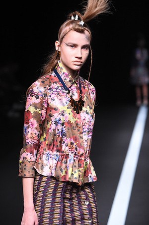 ユマ コシノ 2015-16年秋冬コレクション - かき鳴らすパンク、都会を駆け抜ける女性像｜写真10