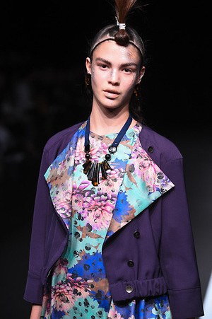 ユマ コシノ 2015-16年秋冬コレクション - かき鳴らすパンク、都会を駆け抜ける女性像｜写真12