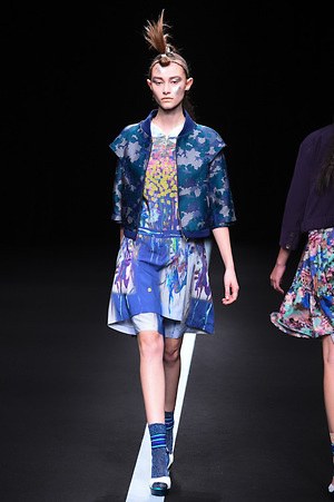 ユマ コシノ 2015-16年秋冬コレクション - かき鳴らすパンク、都会を駆け抜ける女性像｜写真13