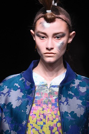 ユマ コシノ 2015-16年秋冬コレクション - かき鳴らすパンク、都会を駆け抜ける女性像｜写真14