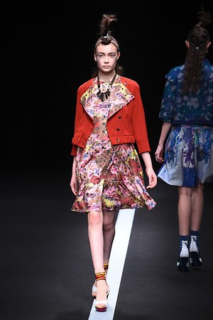 ユマ コシノ 2015-16年秋冬コレクション - かき鳴らすパンク、都会を駆け抜ける女性像｜写真15