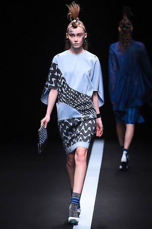 ユマ コシノ 2015-16年秋冬コレクション - かき鳴らすパンク、都会を駆け抜ける女性像｜写真17