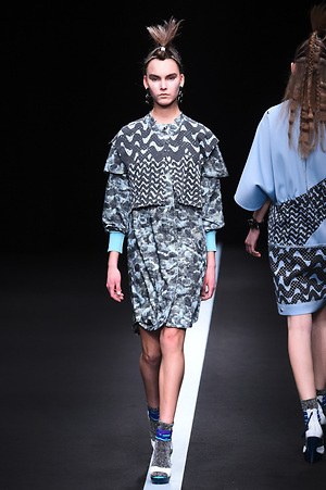 ユマ コシノ 2015-16年秋冬コレクション - かき鳴らすパンク、都会を駆け抜ける女性像｜写真18