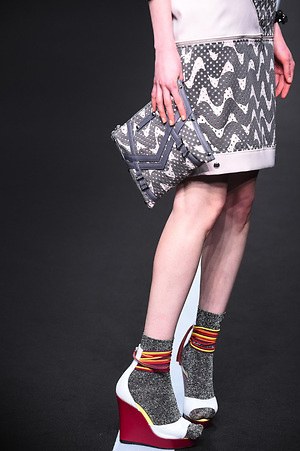 ユマ コシノ 2015-16年秋冬コレクション - かき鳴らすパンク、都会を駆け抜ける女性像｜写真21