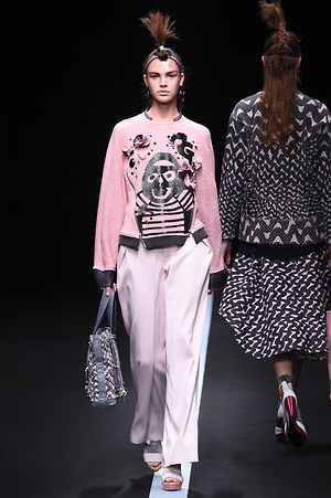 ユマ コシノ 2015-16年秋冬コレクション - かき鳴らすパンク、都会を駆け抜ける女性像｜写真27