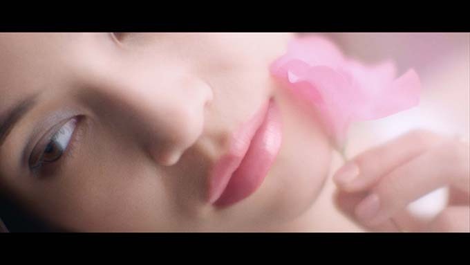 水原希子が資生堂「マキアージュ」のテレビCMに登場！春色に溶け込むオトナの唇がテーマ | 写真