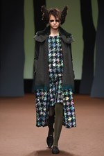 ヒロコ コシノ 2015-16年秋冬コレクション - 森の奥へと歩みを進めるラグジュアリー｜写真50