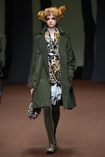 ヒロコ コシノ 2015-16年秋冬コレクション - 森の奥へと歩みを進めるラグジュアリー｜写真51