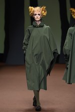 ヒロコ コシノ 2015-16年秋冬コレクション - 森の奥へと歩みを進めるラグジュアリー｜写真52