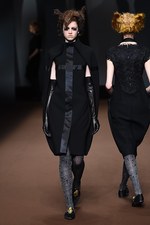 ヒロコ コシノ 2015-16年秋冬コレクション - 森の奥へと歩みを進めるラグジュアリー｜写真83