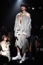 ミキオサカベ 2015-16年秋冬コレクション - グランジに例える、少年の不安定な青春時代｜写真26
