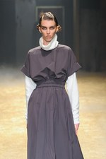 KBF 2015-16年秋冬コレクション - 多彩なシルエットで、旅に想いを馳せて｜写真2