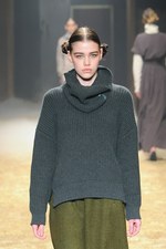 KBF 2015-16年秋冬コレクション - 多彩なシルエットで、旅に想いを馳せて｜写真4