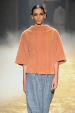 KBF 2015-16年秋冬コレクション - 多彩なシルエットで、旅に想いを馳せて｜写真7