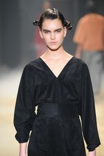 KBF 2015-16年秋冬コレクション - 多彩なシルエットで、旅に想いを馳せて｜写真9