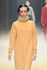 KBF 2015-16年秋冬コレクション - 多彩なシルエットで、旅に想いを馳せて｜写真13