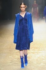 KBF 2015-16年秋冬コレクション - 多彩なシルエットで、旅に想いを馳せて｜写真18