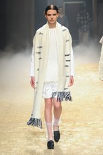 KBF 2015-16年秋冬コレクション - 多彩なシルエットで、旅に想いを馳せて｜写真24